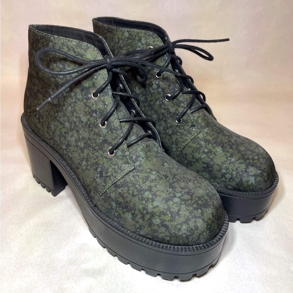 Women’s Lace-Up platform Ankle Boots - Black and Green